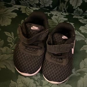 Nike 5C black and white sneakers